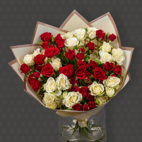 Акция! 15 кустовых роз с оформлением Премиум